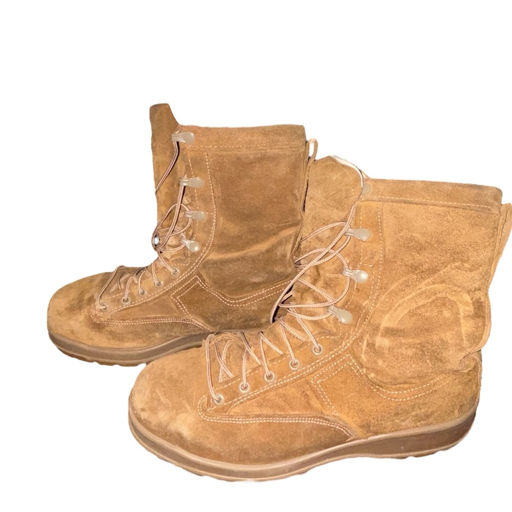 VIBRAM GORE-TEX Tan Suede Boots